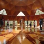 La serie está ambientada en un exclusivo centro de wellness que no es lo que parece. (Foto: Hulu/YouTube)