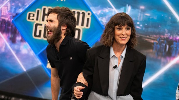 Ricardo Gómez y Belén Cuesta se atrevieron con imitaciones de Carlos Latre. (Foto: Antena 3)