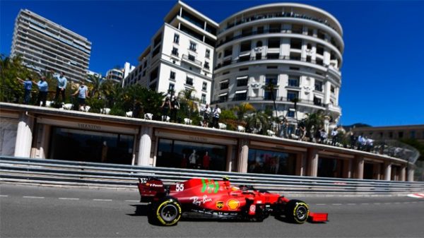 Carlos Sainz en el circuito urbano de Montecarlo. (Foto: @ScuderiaFerrari)