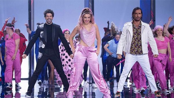Los tres capitanes se animan a bailar con sus equipos. (Foto: RTVE)