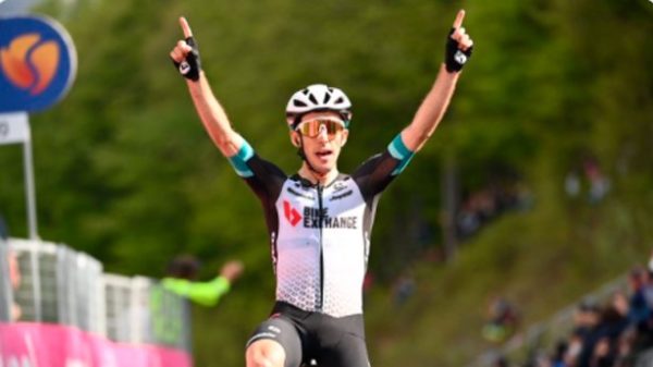 Simon Yates se exhibió en la antepenúltima etapa. (Foto: @giroditalia)