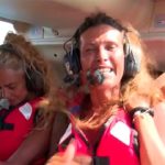 Sylvia y Lara saltaron del helicóptero. (Foto: Telecinco)