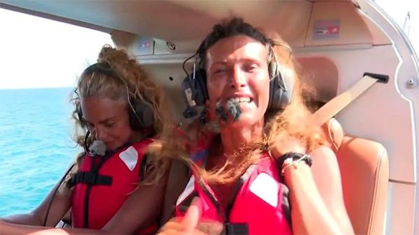 Sylvia y Lara saltaron del helicóptero. (Foto: Telecinco)