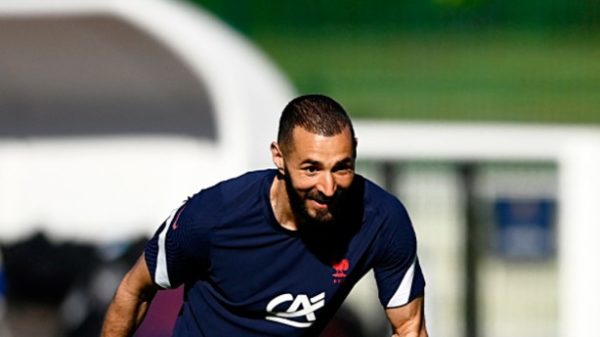 Benzema celebró la rotunda victoria de Francia. (Foto: