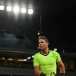Nadal brilló en la noche de silencio y misterio de París. (Foto: @RolandGarros)