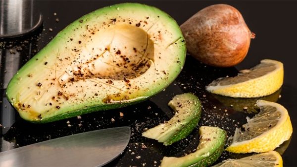 Aguacate para una rica y colorista ensalada. (Foto: Pixabay)