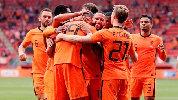 Sueñan con volver a ser la "Naranja Mecánica". Foto: @Memphis)