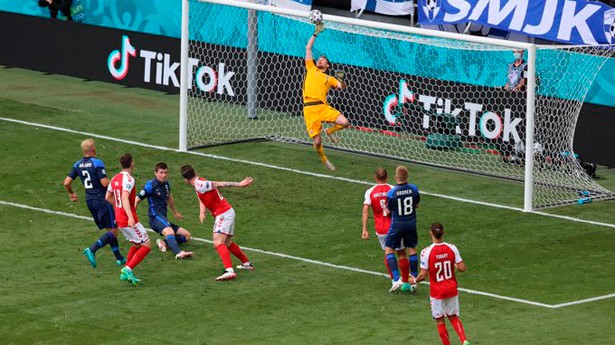 El partido entre Dinamarca y Finlandia fue suspendido. (Foto: @Euro2020)