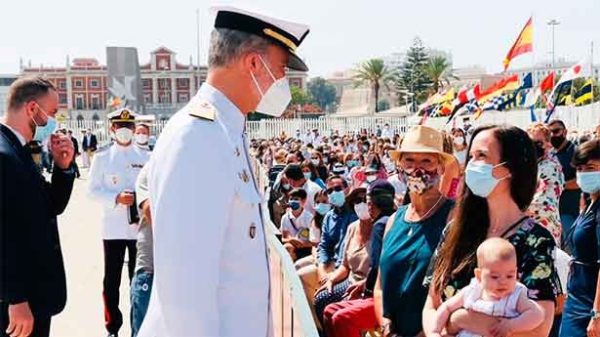 Cariño al Rey y respeto a la Corona en la llegada del Juan Sebastián de Elcano. (Foto: @CasaReal)