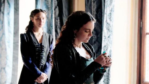 Catarina y Beatrice en la serie Leonardo. (Foto: RTVE)