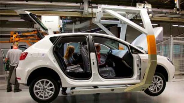 Seat ha tenido que desprogramar en la planta barcelonesa de Martorell . (Foto: