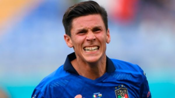 Pessina remató a la red cerca ya del descanso. (Foto: @EURO2020)
