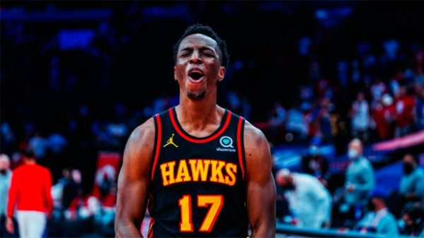 Inmensa alegría de los Hawks al pasar de ronda. (Foto: @Hawks)