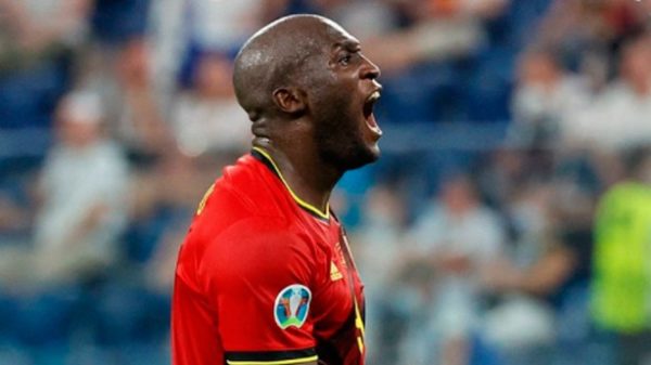 Lukaku marcó tras un gran pase de De Bruyne. (Foto: @EURO2020)