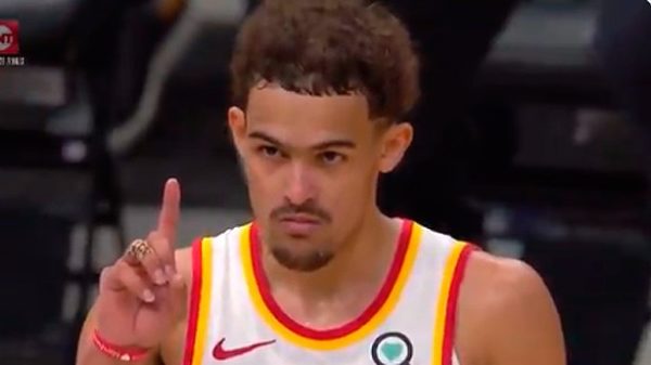Trae Young no perdonó sus últimos cuatro tiros libres para dar el triunfo a Atlanta. (Foto: @NBA)
