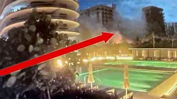 El edificio se desplomó a plomo con estrépìto y en una nube de polvo. (Foto: