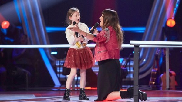 Sofía pidió cantar "La puerta violeta" con Rozalén y emocionó a todos. (Foto: Antena 3)