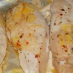 Pechugas de pavo a la espera de sus rodajas de piña. (Foto: Pixabay)