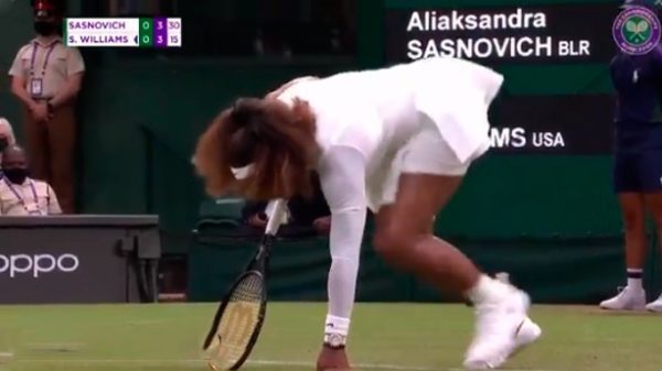 La siete veces campeona de Wimbledon se vio forzada a retirarse. (Foto: @Wimbledon)