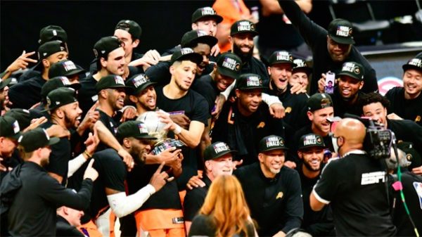 Phoenix Suns se meten en las tercera Finales de su historia. (Foto: @Suns)