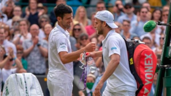 Djokovic avanza en su búsqueda del tres de tres en el Grand Slamen 2021 y su 20 "grande". (Foto: @Wimbledon)