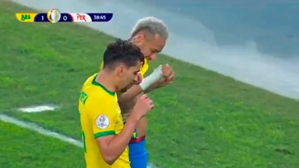 Los jugadores brasileños celebrando el gol de Paquitá. (Foto: @CopaAmerica)