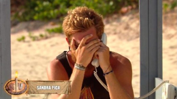 Tom se vino abajo. Menos mal que se pudo refugiar en los brazos de su hermana. (Foto: Telecinco)
