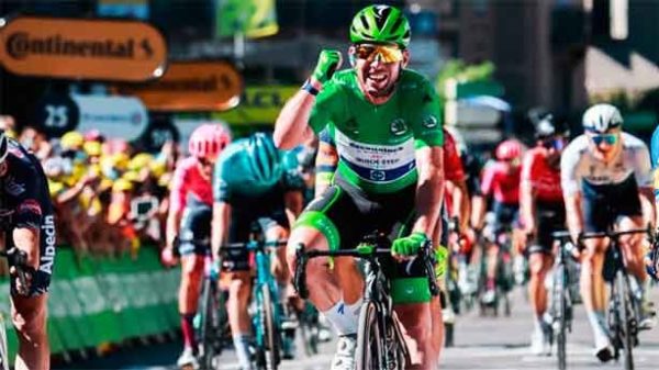 Cavendish atrapó a Merckx en un histórico esprint. (Foto: @Tour)