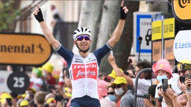 Mollema llegó con 1:03 de ventaja sobre el grupo de perseguidores. (Foto: @LeTour)