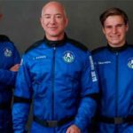 Jeff Bezos completa con éxito el primer viaje turístico al espacio. (Foto: CNN)