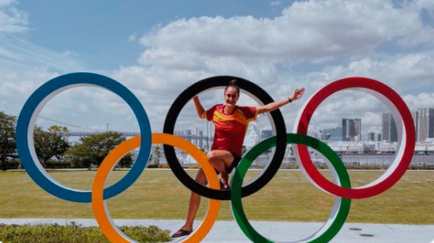 La jugadora de badminton Clara Azurmendi en Tokio. (Foto: @COE)