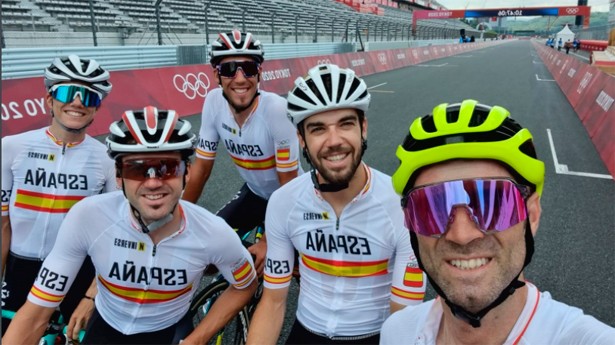 Los ciclistas españoles no tuvieron su día. (Foto: COE/Twitter)