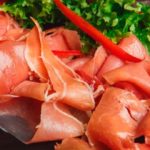 Lonchas de jamón serrano para un plato fresco y lucido. (Foto: OdinReyna)