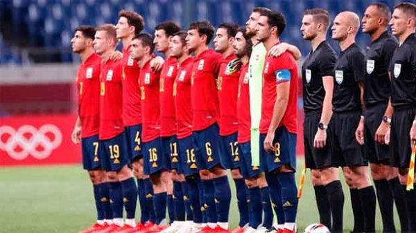 La Selección de Fútbol  empata con Argentina y se clasifica para los cuartos de final. (Foto: @COE/ES)