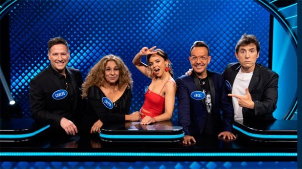 El equipo de Tu cara me suena ganó en el estreno de Family Feud. (Foto: Antena 3)