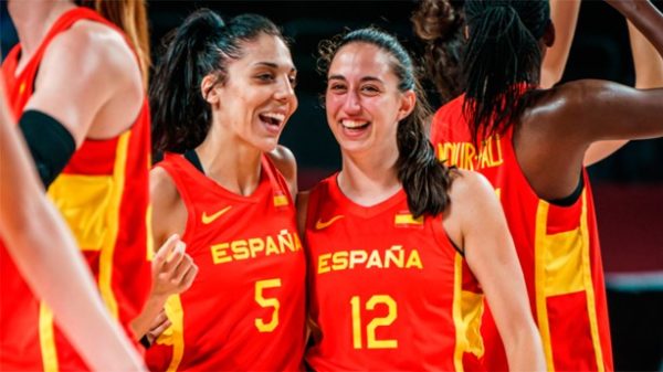 Las chicas de Mondelo tienen motivos para sonreír. (Foto: @BaloncestoEs)