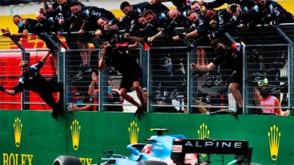 Locura con Esteban Ocon y Fernando Alonso. (Foto: @AlpineF1Team)