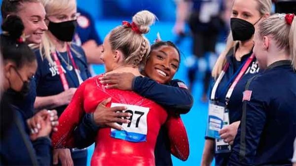 Una larga ovación en Tokio a su coraje personal. (Foto: @Simone_Biles)