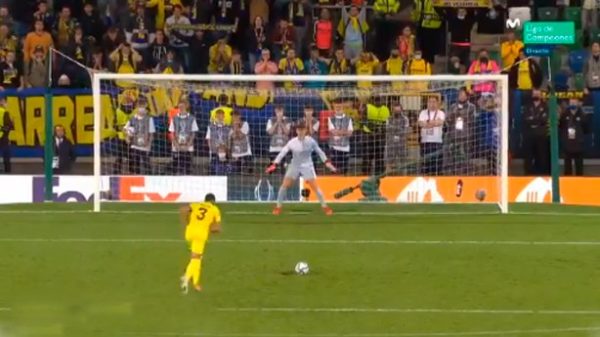 Kepa adivinó y paró el chut de Albiol. (Foto: captura Movistar)