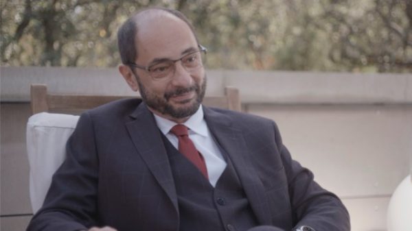 Jordi interpreta a un hombre tan sobrado de don de gentes como carente de escrúpulos. (Foto: Mediaset)
