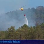 Hay treinta medios aéreos trabajando en el incendio forestal de Navalacruz. (Imagen: captura RTVE)