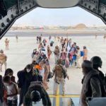 El primer avión enviado por España a Kabul aterriza en Dubái con 53 españoles y colaboradores afganos. (Foto: @MinisterioDefensa)