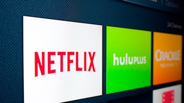 Cada vez son más las personas que cambian la televisión convencional por las plataformas de streaming. (Foto: EB)