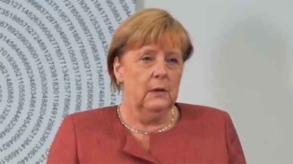 Total prioridad de Angela Merkel a la crisis de Afganistán. (Foto: @SteffenSeibert)