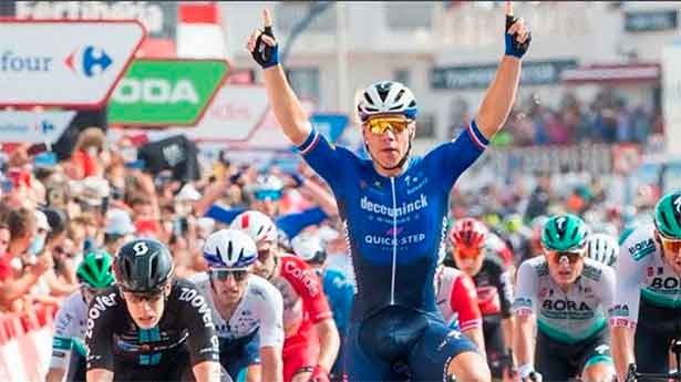 Jakobsen vuela en La Manga. (Foto: @LaVuelta)