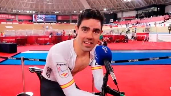 Medalla de oro y récord del mundo para el cordobés Cabello. (Foto: @paralímpicos)