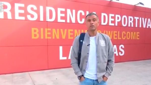La vuelta al cole de Luis Enrique y sus mochilas. (Foto: @sefutbol)