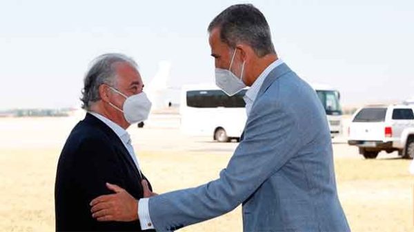 El reconocimiento del Rey al embajador Gabriel Ferrán. (Foto: @CasaReal)