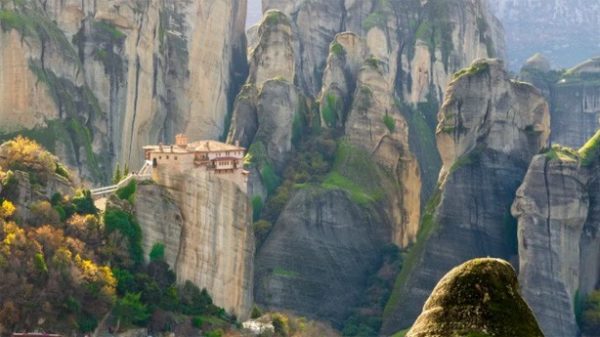 No muevas montañas por quien no mueve una piedra por tí. (Foto: Photos_kast/Pixabay)