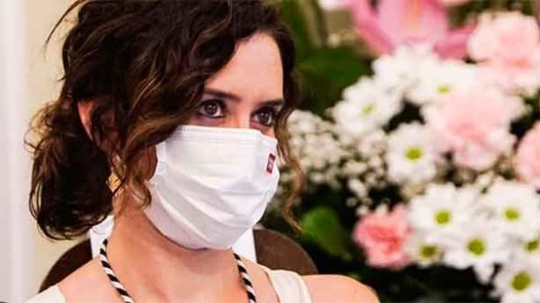 Isabel Díaz Ayuso en los actos de La Paloma durante el mes de agosto. (Foto: @IDíazAyuso)